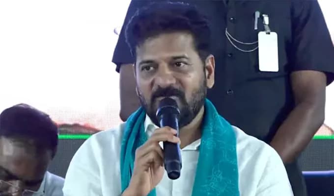 పంపు-లిఫ్టులతో కేసీఆర్ ఇంట్లో కనకవర్షం