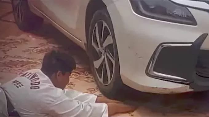 కార్లు, 100 బైక్ లతో సాహస ప్రదర్శన