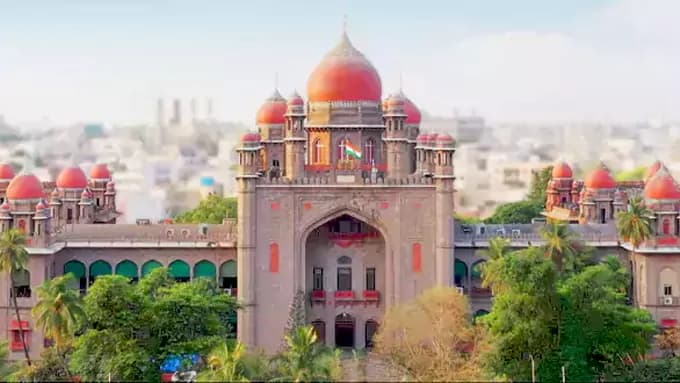 రాయదుర్గంలోని భూముల వేలంపై హైకోర్టు స్టే