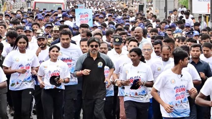 మారథాన్ లో 6 కి.మీ. పరుగుపెట్టిన తమిళనాడు సీఎం విజయ్