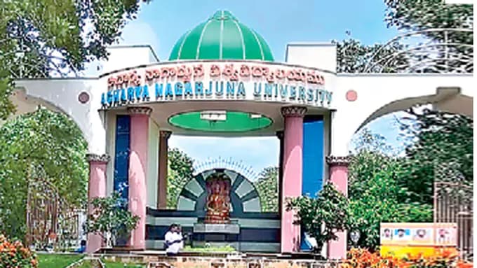 ఒక్క అధికారికి.. రెండు పోస్టులా