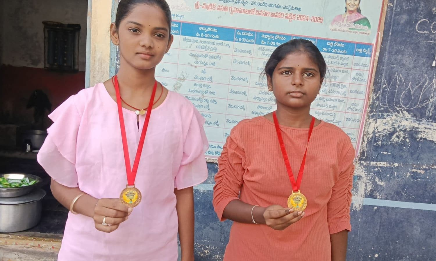 షూటింగ్ బాల్ పోటీల్లో నెల్లూరు అమ్మాయిల అద్భుత ప్రతిభ