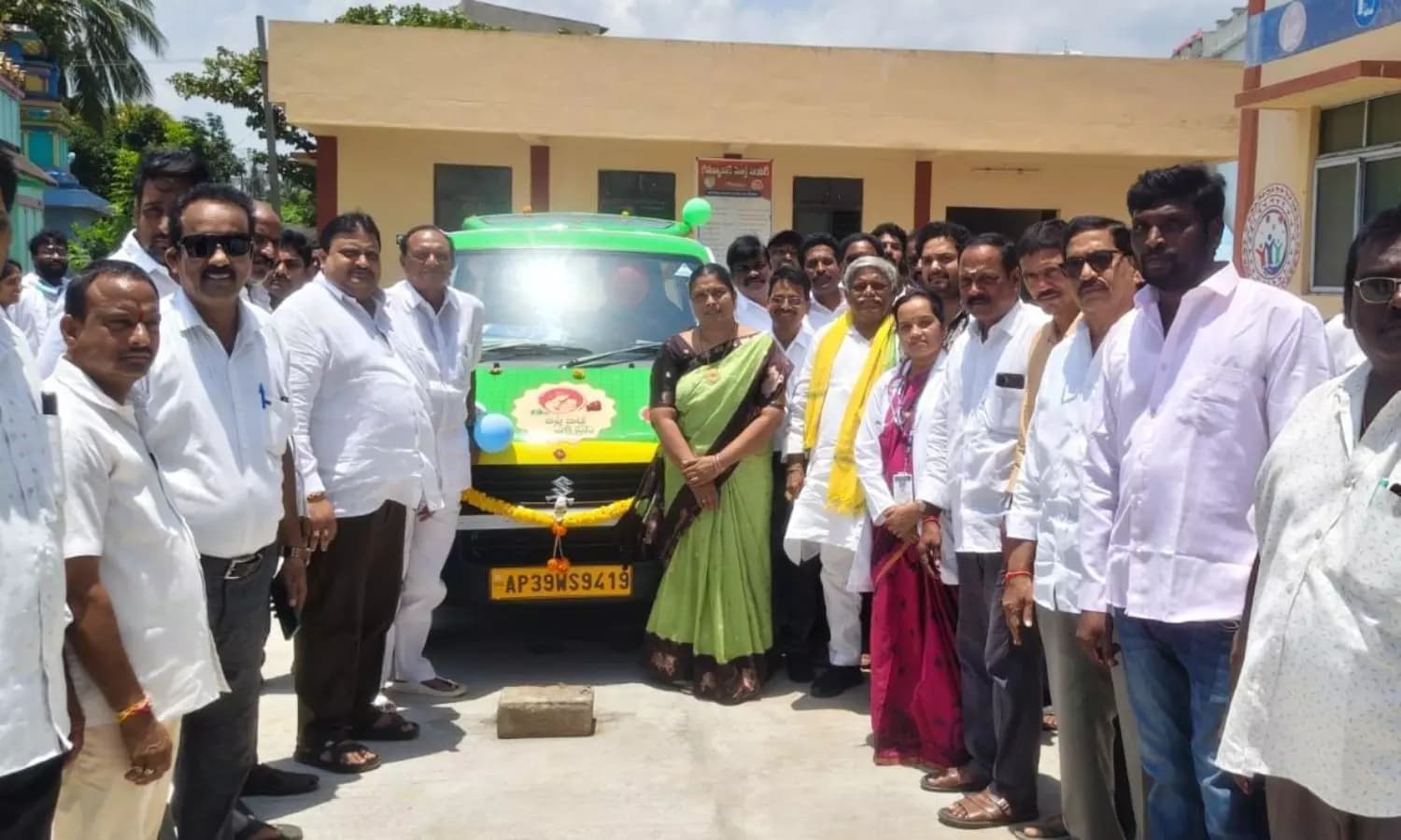గోకవరంలో తల్లి బిడ్డ ఎక్స్ ప్రెస్ వాహనం ప్రారంభం