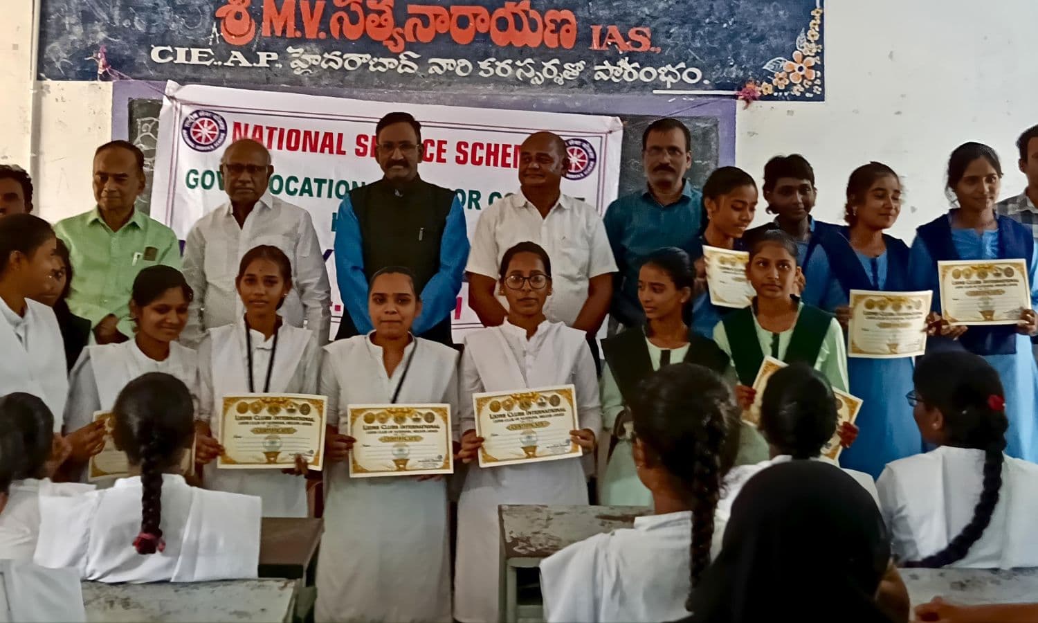 ప్రభుత్వ వృత్తి విద్యా కళాశాలలో లయన్స్ క్లబ్ వ్యాసరచన పోటీలు