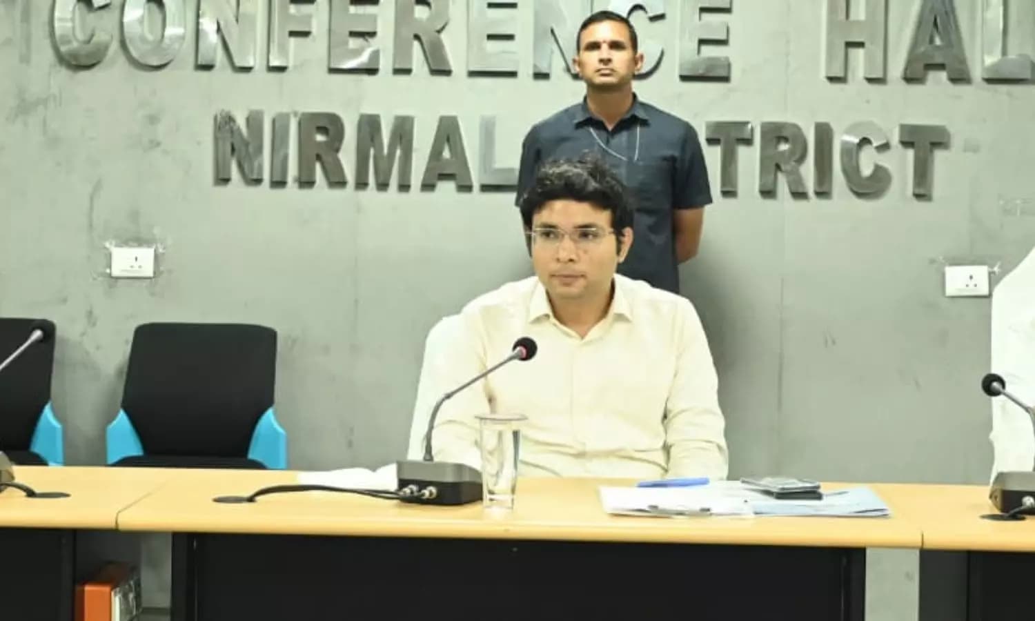 స్మార్ట్ రేషన్ కార్డుల పంపిణీకి ఏర్పాట్లు పూర్తి చేయాలి కలెక్టర్