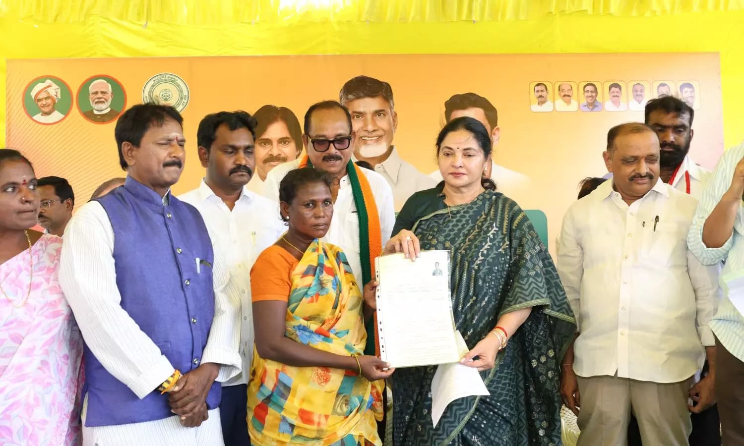కోవూరులో 939 మందికి పాసు పుస్తకాలు, ఇళ్ల పట్టాలు పంపిణీ