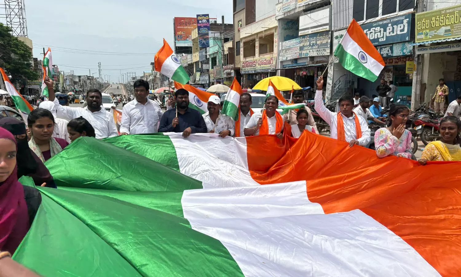 జమ్మికుంటలో 500 అడుగుల జాతీయ జెండాతో భారీ 'తిరంగా' ర్యాలీ