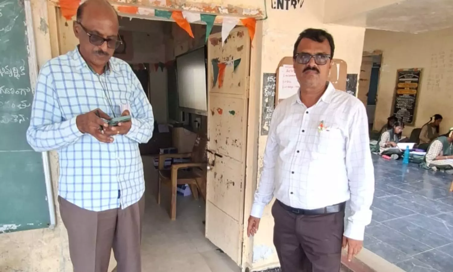 బేతపల్లి పోలింగ్ స్టేషన్ ను పరిశీలించిన గుత్తి ఎంపీడీవో ప్రభాకర్