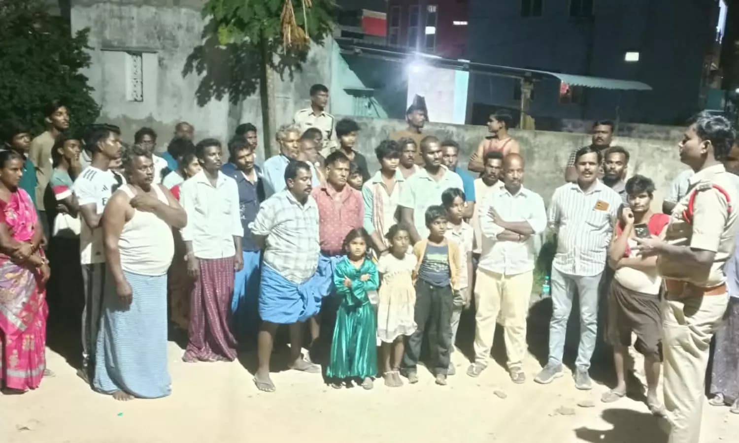 విప్పమనుపట్టెడలో సైబర్ నేరాలు, మహిళా భద్రతపై పోలీస్ అవగాహన సదస్సు
