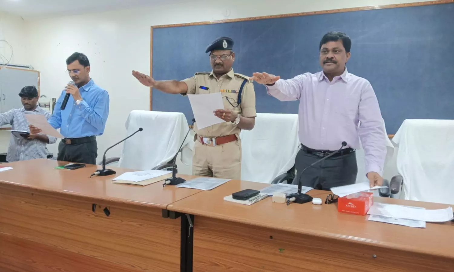 నల్గొండలో డ్రగ్స్ నివారణపై అదనపు కలెక్టర్ సమీక్ష