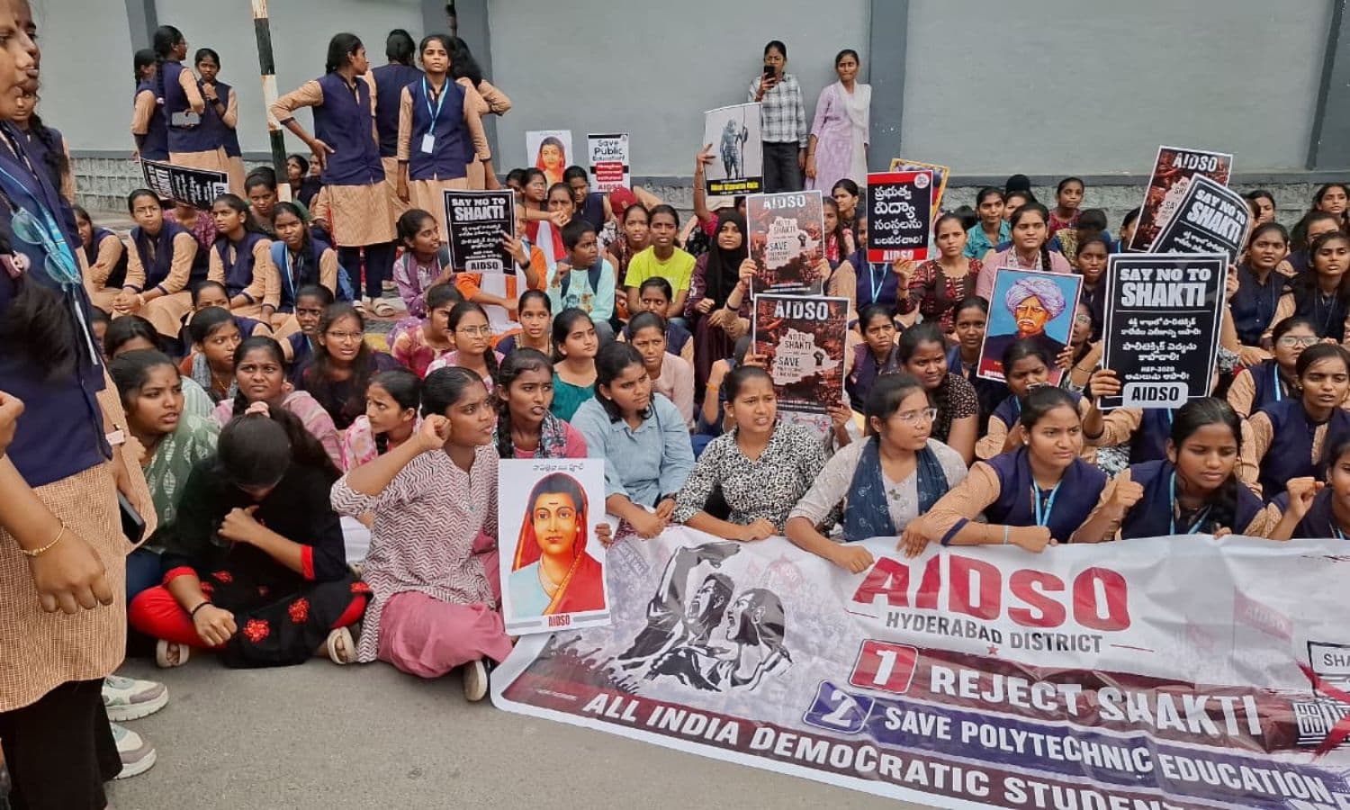 పాలిటెక్నిక్ విద్యార్థుల ధర్నా, జీఓ రద్దు డిమాండ్