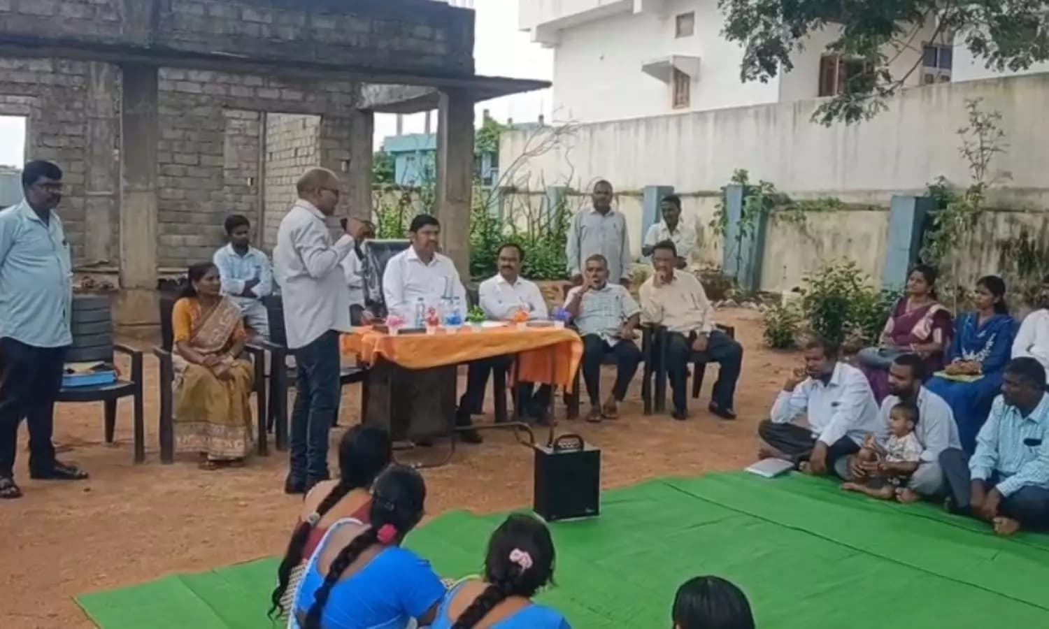 కొండపేటలో రైతులతో అడిషనల్ కలెక్టర్ ప్రత్యేక అవగాహన సదస్సు