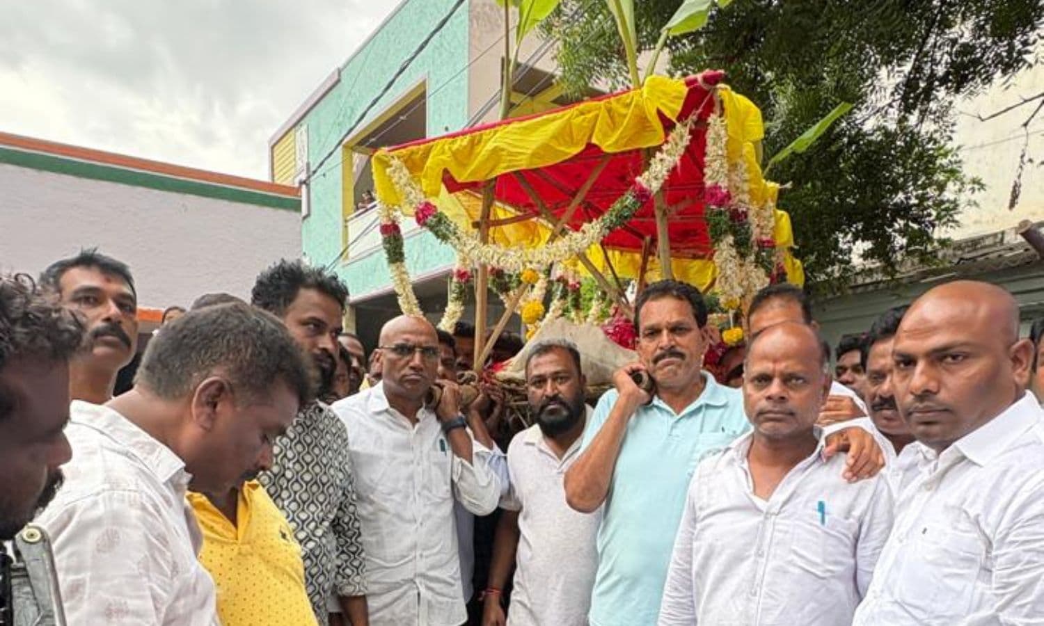గౌడెల్లి రామకృష్ణ అంత్యక్రియలు.. హాజరైన ఆర్ ఎస్ ప్రవీణ్ కుమార్