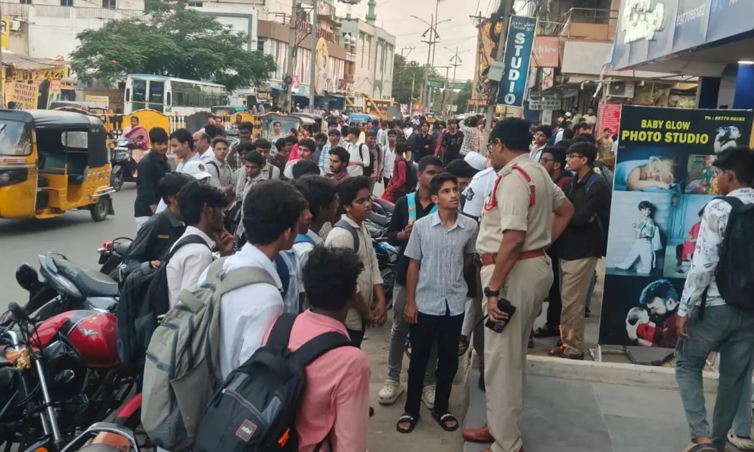మైనర్ డ్రైవింగ్ పై కర్నూలు ట్రాఫిక్ పోలీసుల ప్రత్యేక తనిఖీలు