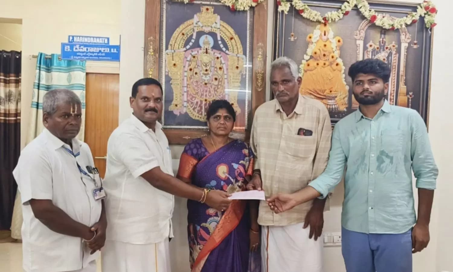 Tiruchanur: తిరుచానూరు అమ్మవారి అన్నదానానికి రూ.1.01 లక్షల విరాళం!
