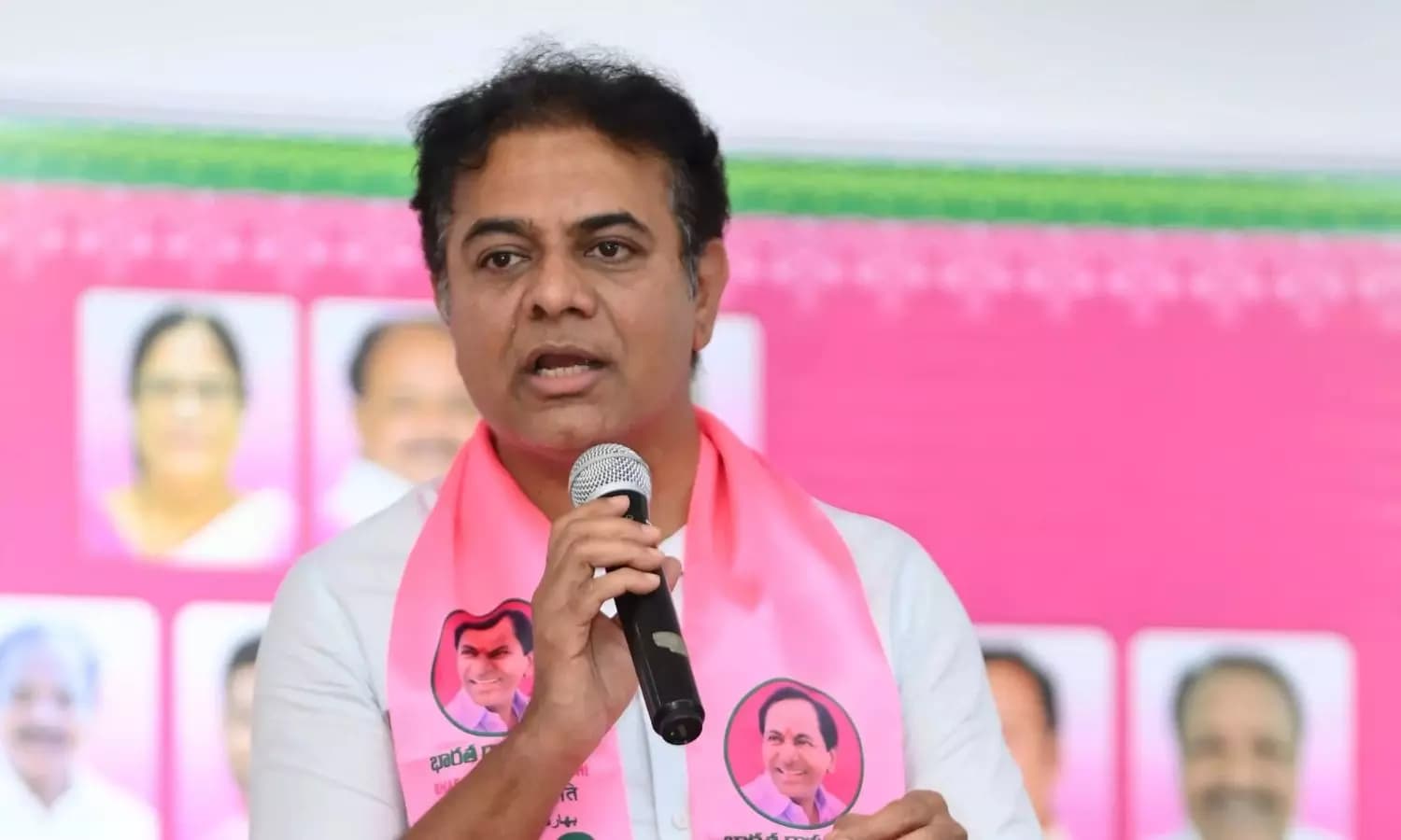 KTR: కరీంనగర్ జిల్లాలో కేటీఆర్ కారుకు తప్పినప్రమాదం