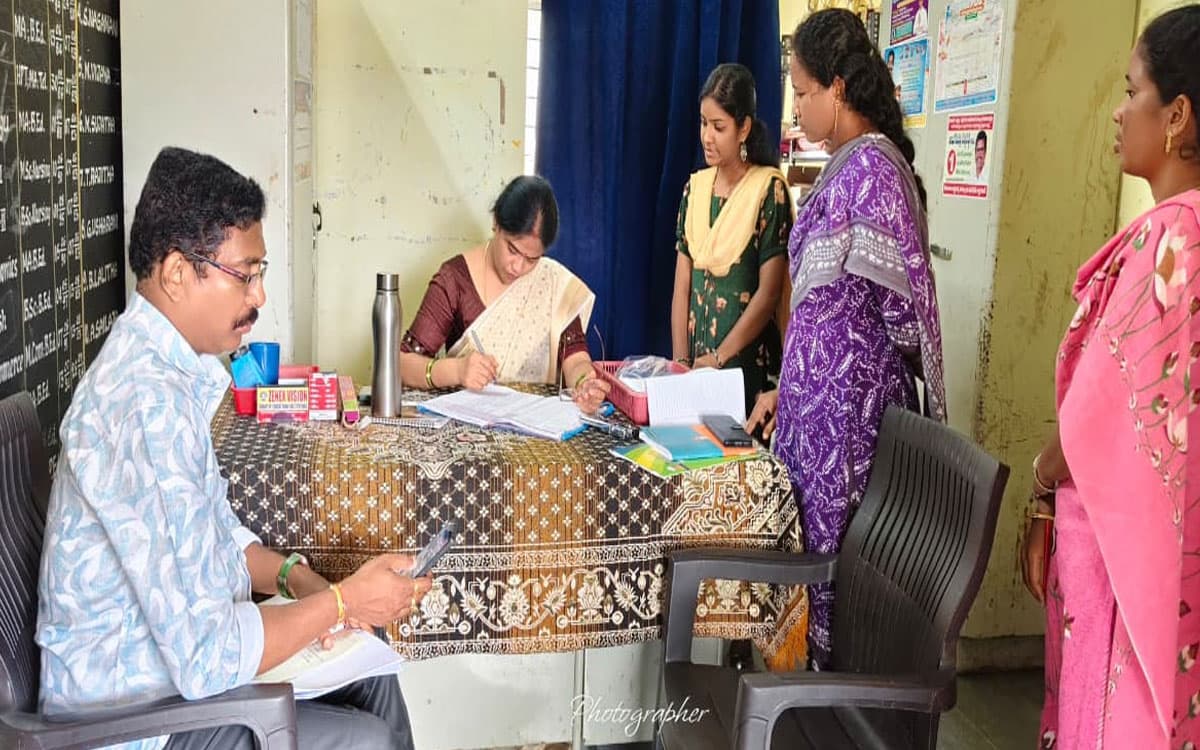 విద్యార్థులు నూరుశాతం పాఠశాలకు హాజరయ్యేలా చూడాలి