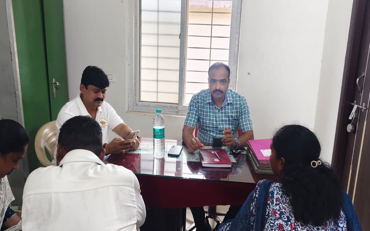 పంచాయ తీల్లో పారిశుధ్యంపై ప్రత్యేక దృష్టి సారించాలి