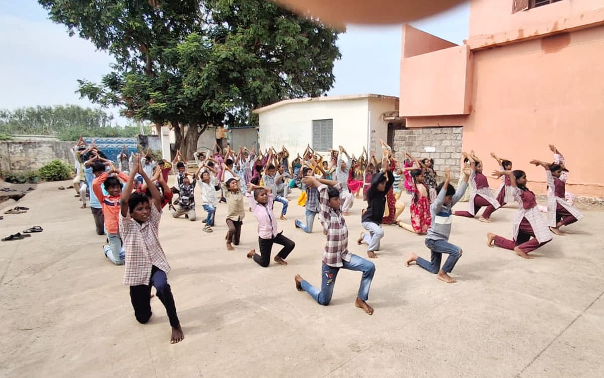 యోగా నిత్య జీవితంలో భాగం కావాలి