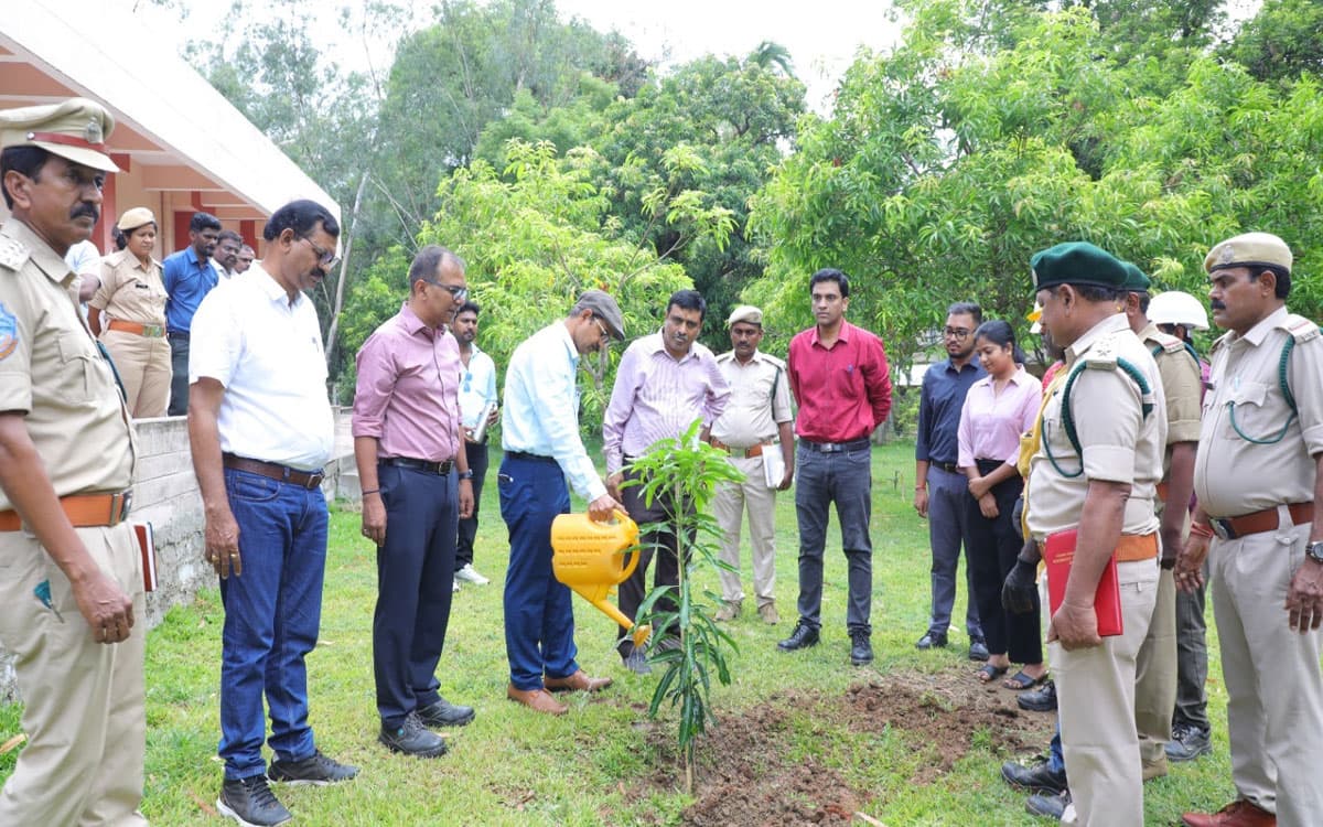 సహజ వనరుల సంర క్ష ణ కు సమిష్టి కృషి అవసరం