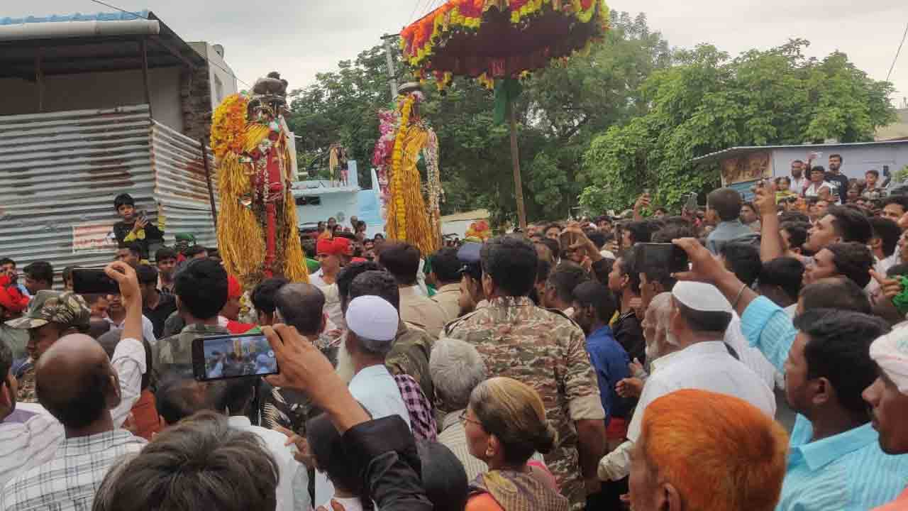 భక్తి శ్రద్ధల నడుమ ఊట్కూరులో మొహర్రం ఉత్సవాలు