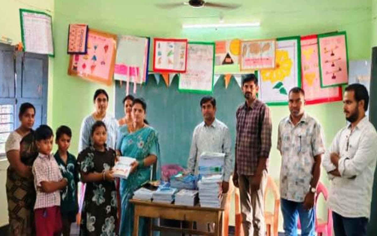 అక్షర జ్ఞానంతో జీవితంలో ఉన్నత శిఖరాలకు