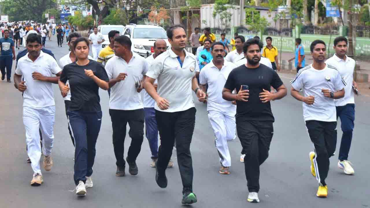 యువత మాదక ద్రవాల జోలికి పోవద్దు