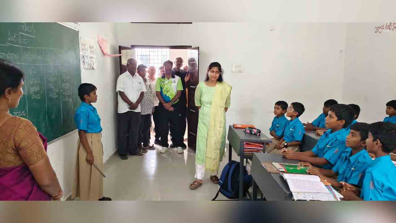 స్పోర్ట్స్ స్కూల్ ను తనిఖీ చేసిన కలెక్టర్ చాహత్ బాజ్ పాయ్