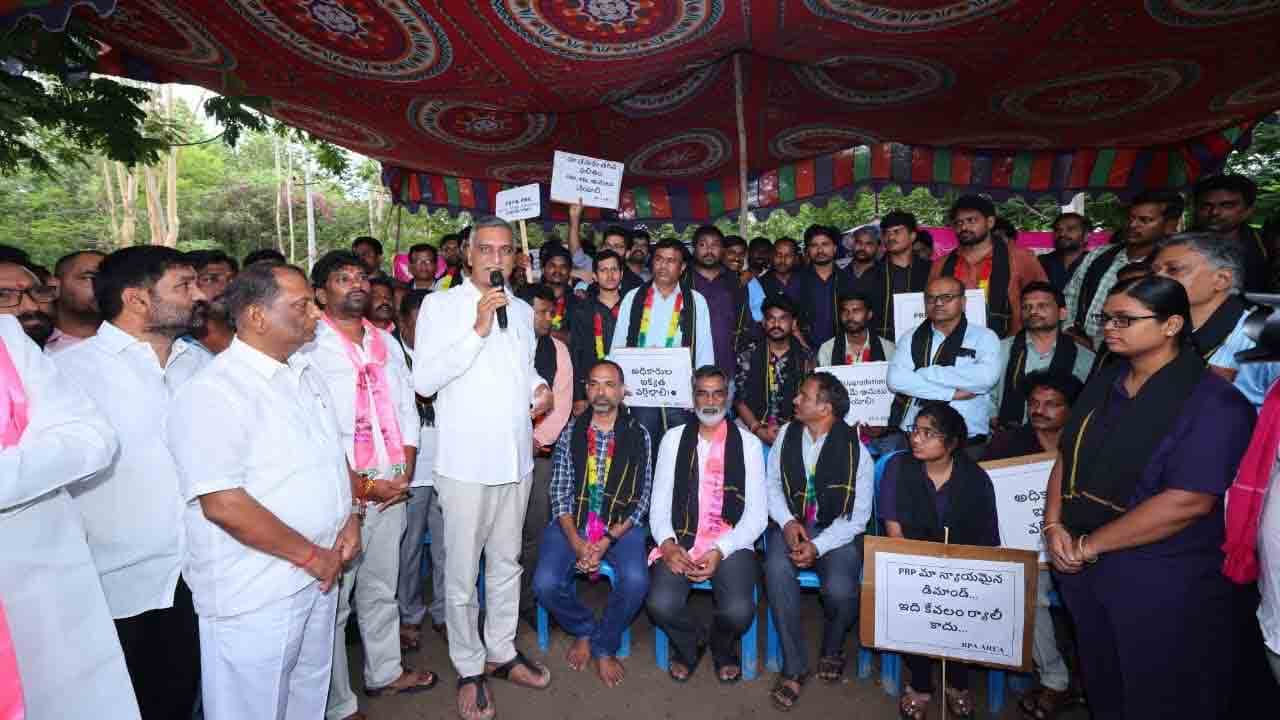 సింగరేణి చరిత్రలో అధికారులు సైతం సమ్మె చేయాల్సిన దుస్థితి రావడం బాధాకరం