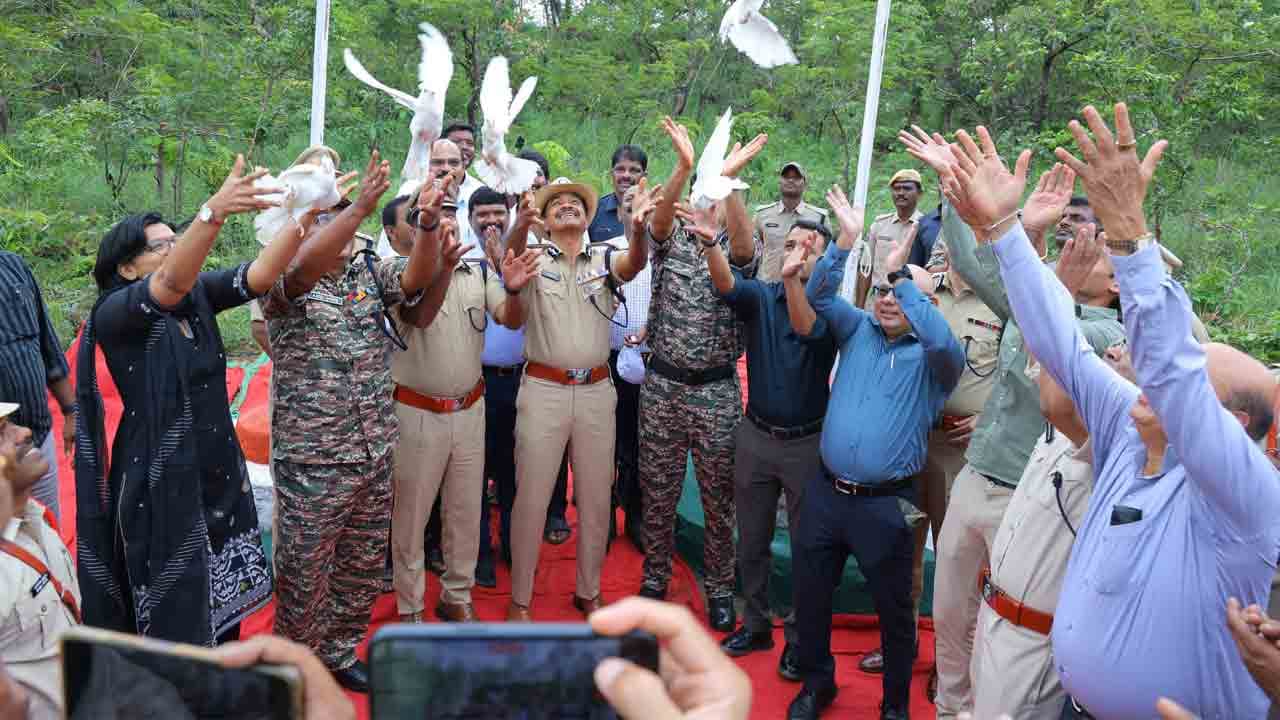 ఏళ్ల తర్వాత కర్రెగుట్టలో శాంతి.. పర్యాటక కేంద్రంగా తీర్చిదిద్దుతాం