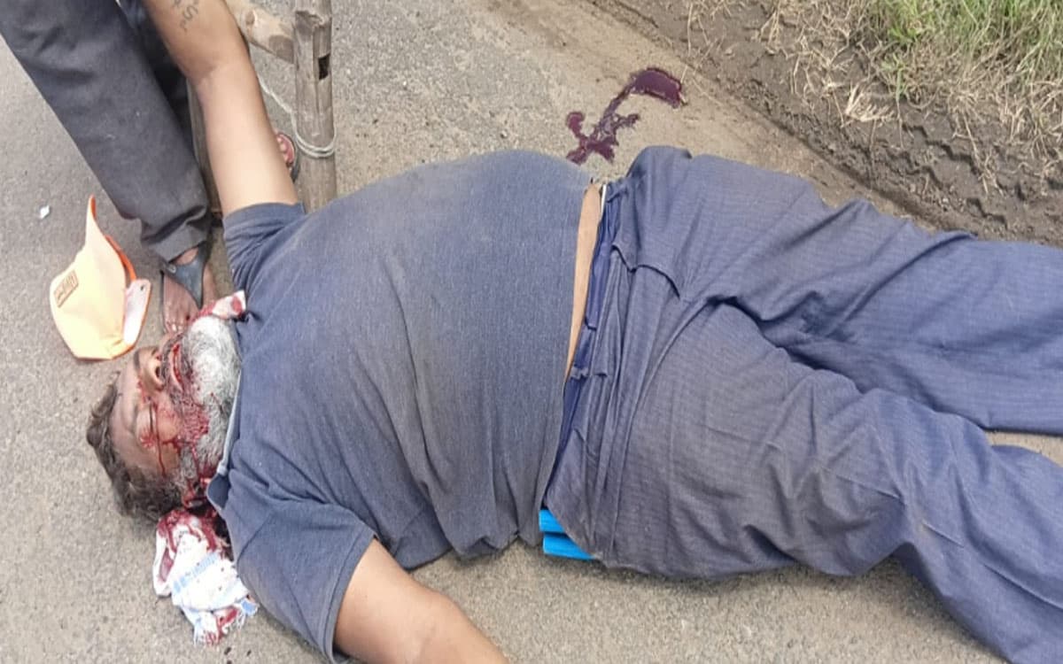 వీధిలైట్లు మారుస్తుండ గా కరెంట్ షాక్