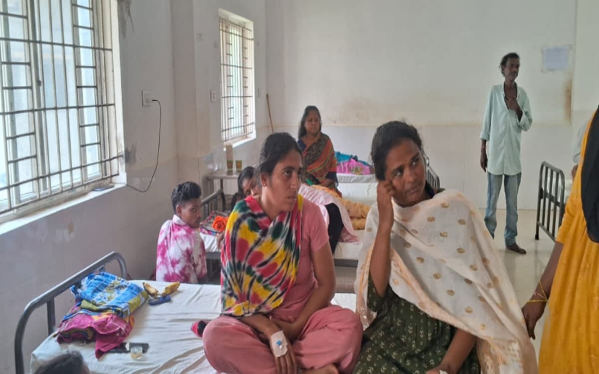 రైతు పొలంలో పురుగు మందు స్ప్రే… 14 మంది కూలీలకు అస్వ స్థత