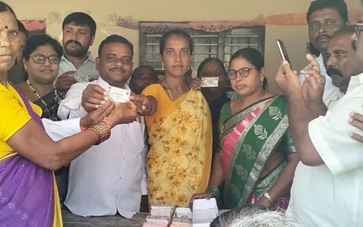 'స్మార్ట్ రేషన్ కార్డులనుప్రజలు సద్వినియోగం చేసుకోవాలి'
