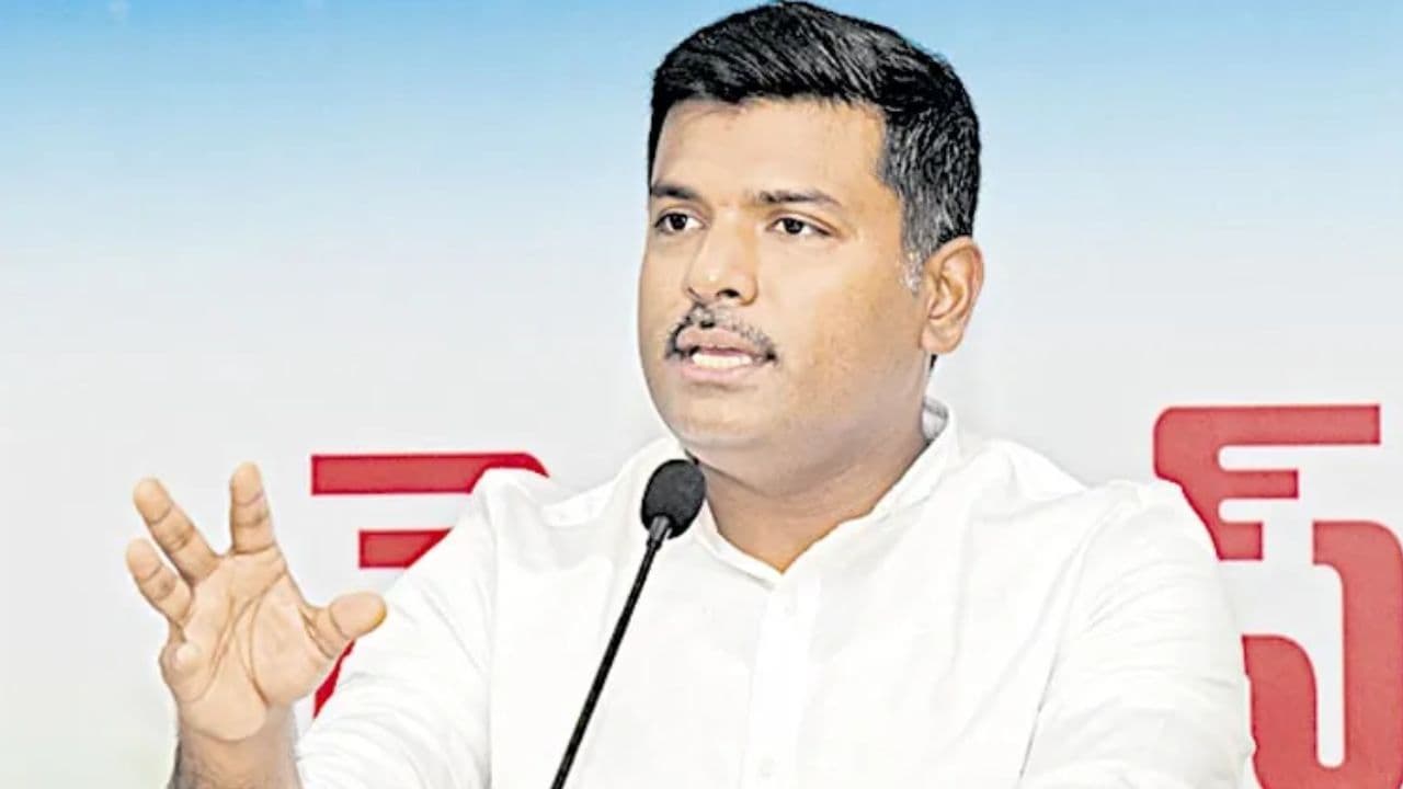 గుడివాడ అమర్ నాథ్ కు మహిళా కమిషన్ షాక్.. విచారణకు రావాలంటూ నోటీసులు