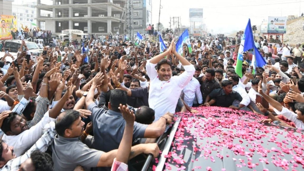 పులివెందులకు వైఎస్ జగన్ .. నేడు ప్రజాదర్బార్, రేపు వైఎస్సార్ కు నివాళి