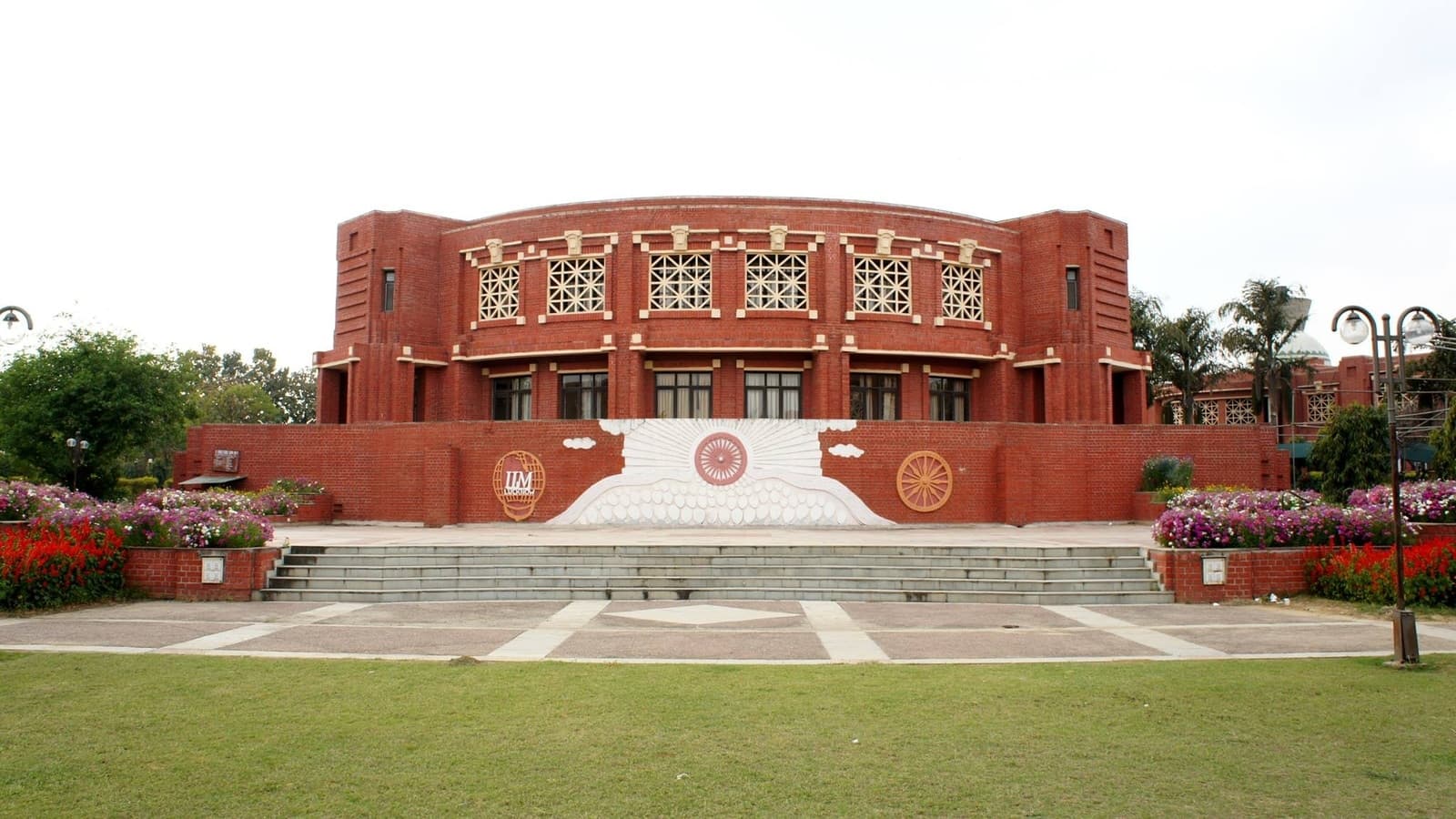 Iim Lucknow Opens Bs In Ai And Business Analytics For Jee Advanced Qualifiers Apply By July 3