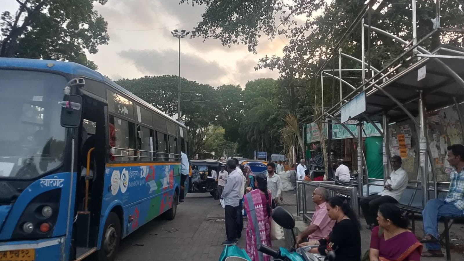 Pmpml Pune Bus Commuter Issues No Shelters Tracking App Mahesh Awhad Fleet Expansion