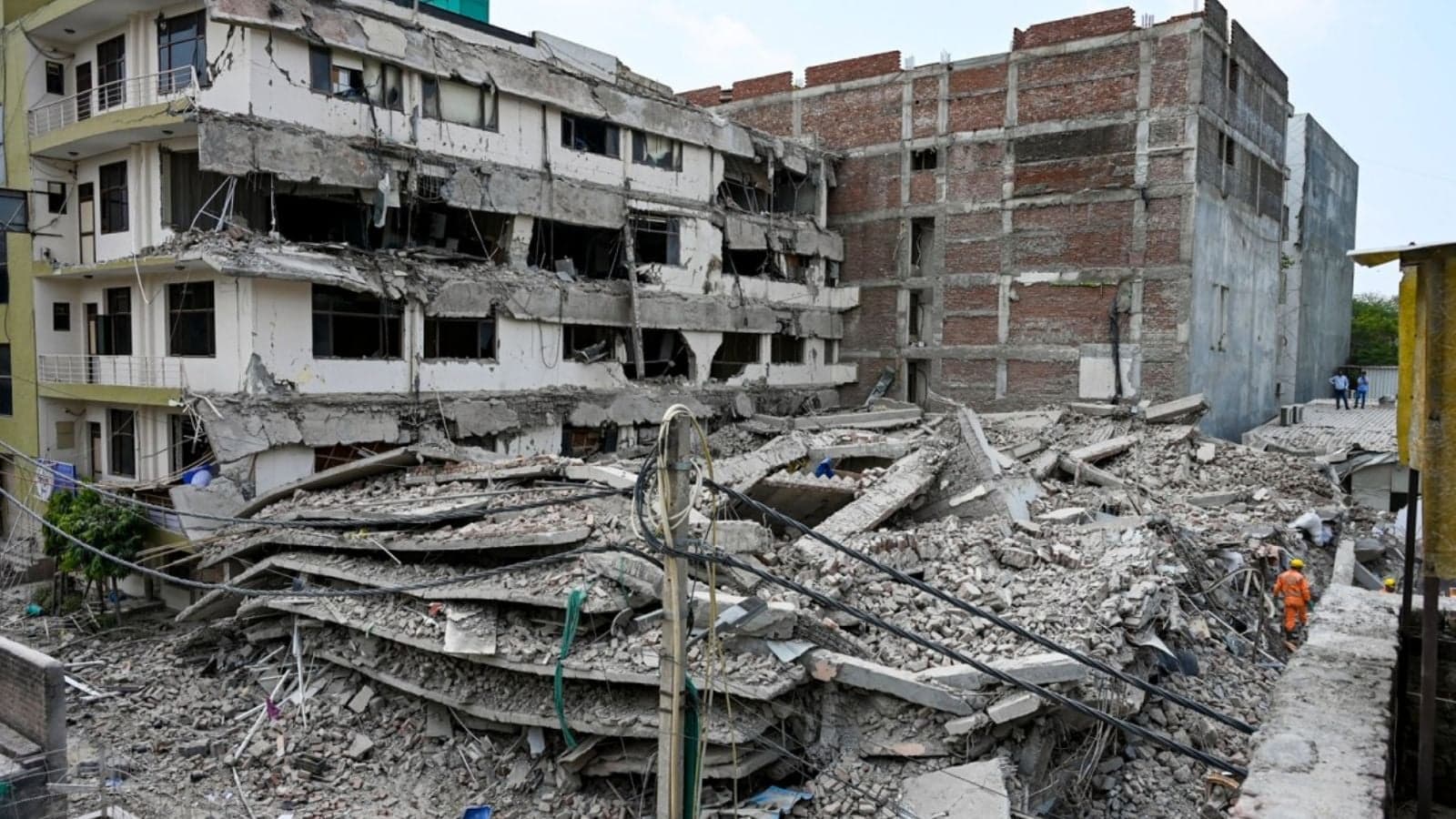 Saket Building Collapse Delhi Hc Orders Video Takedown