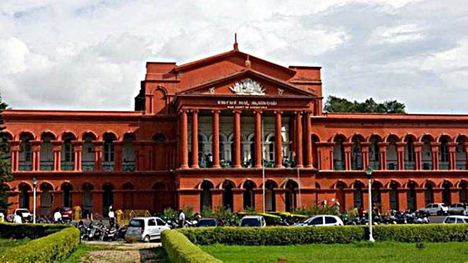 Karnataka HC directs advocate to plant 1,000 saplings, recalls contempt proceedings