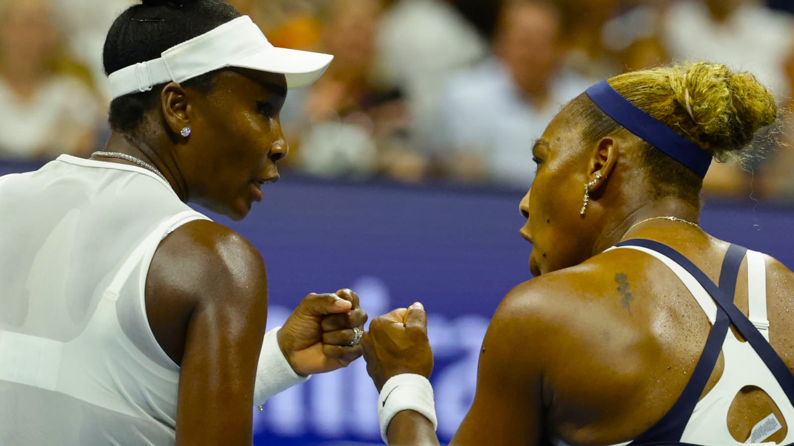 Serena, Venus blow 5-0 tiebreak lead, and the crowd doesn’t want them to leave
