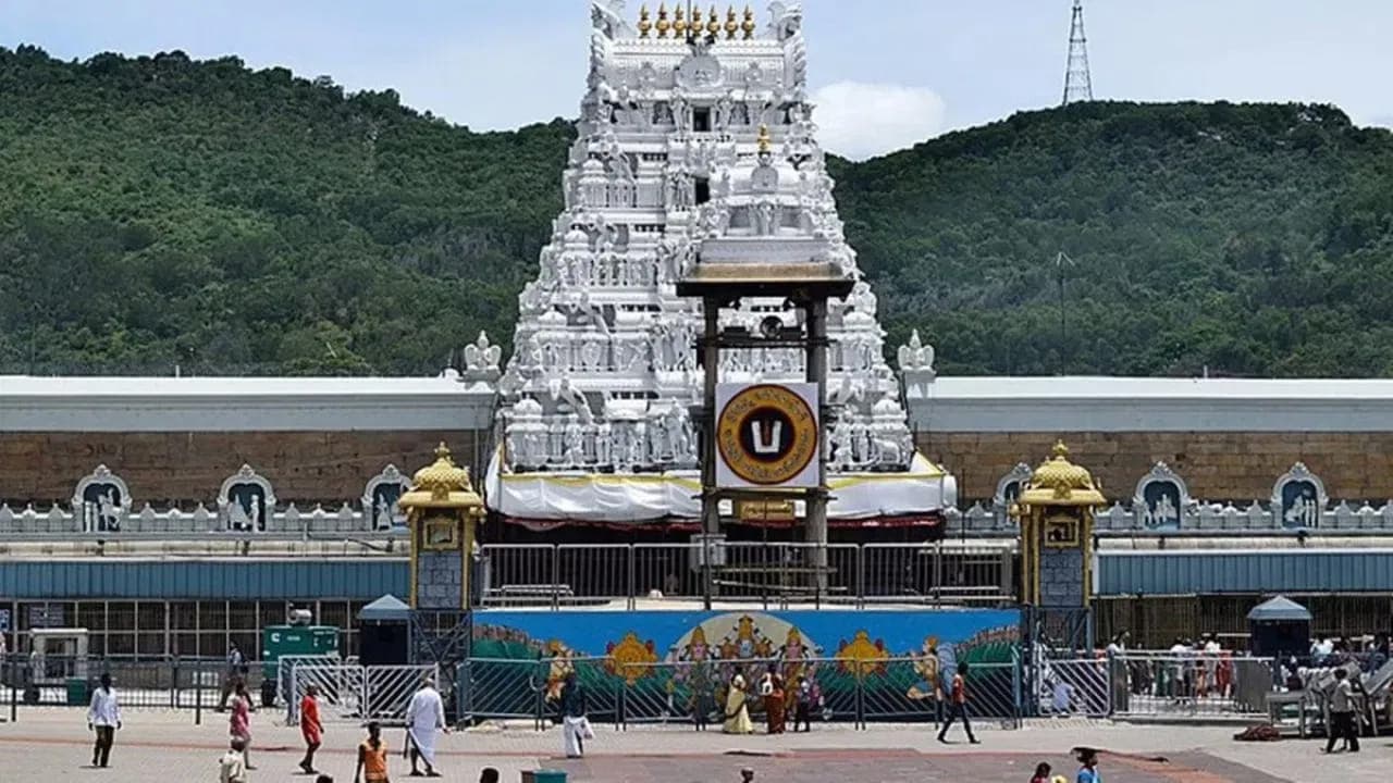 తిరుమలలో రూమ్స్ పొందటం చాలా ఈజీ.. జస్ట్ అక్కడికి వెళితే చాలు.. మొబైల్ ద్వారానే బుకింగ్