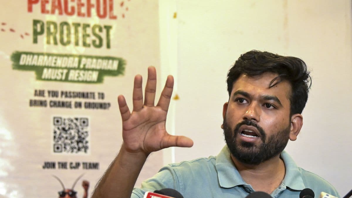 ఎన్నికల్లో కాక్రోచ్ పార్టీ పోటీ? అభిజీత్ దీప్కే మైండ్ బ్లోయింగ్ ఆన్సర్