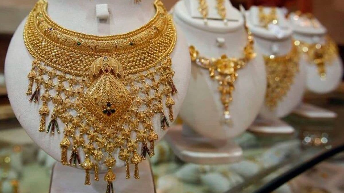 పాకిస్థాన్ లో తులం బంగారం అన్ని లక్షలా.. కొనాలంటే కోటీశ్వరుడు అయ్యుండాలేమో
