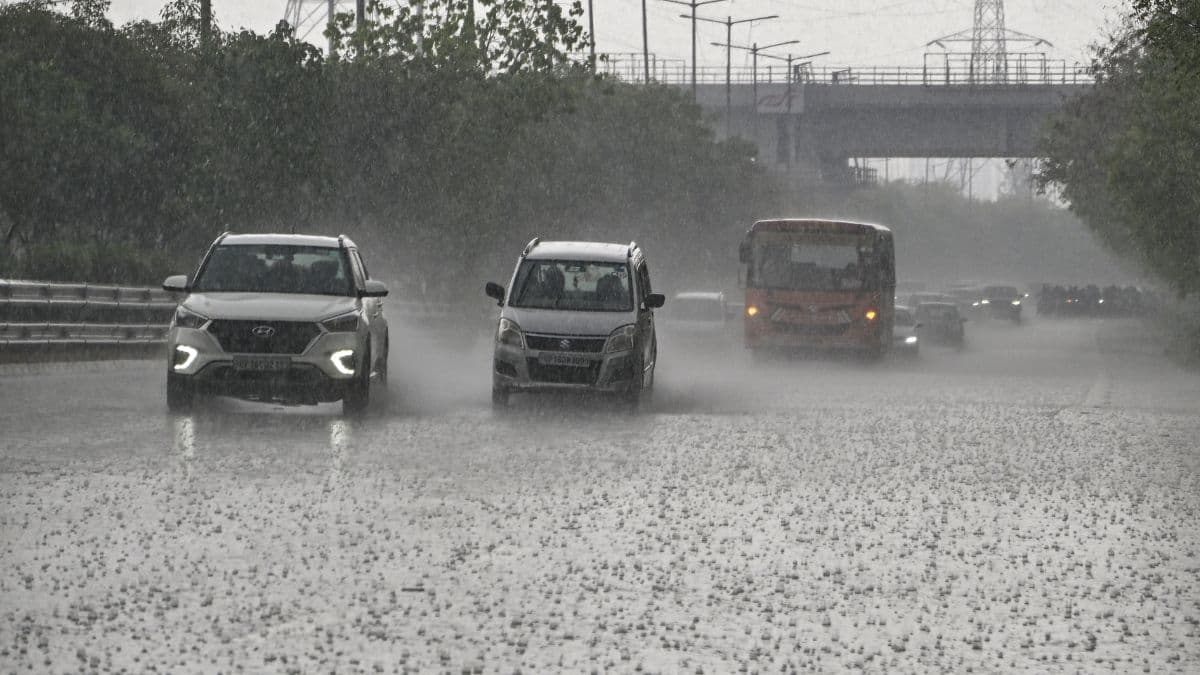 వరుణుడి బీభత్సం. రాబోయే 3 గంటలు అత్యంత కీలకం