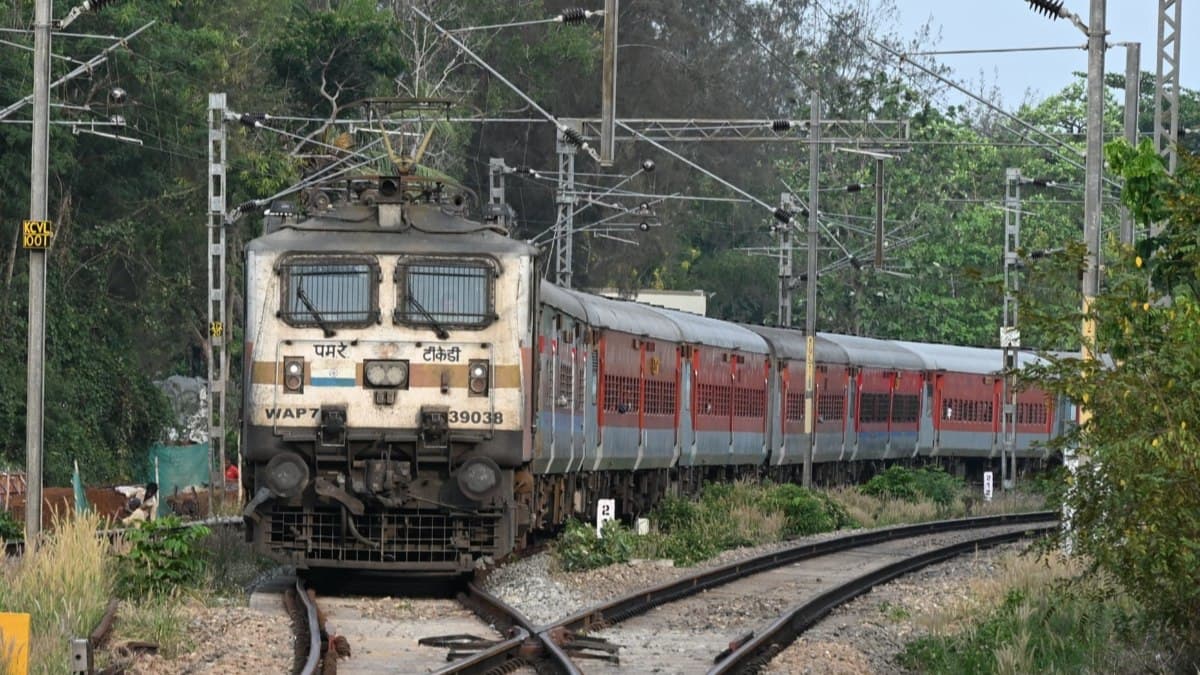 విశాఖ టూ షాలిమార్, బెంగళూరు ప్రయాణికులకు రైల్వే గుడ్ న్యూస్