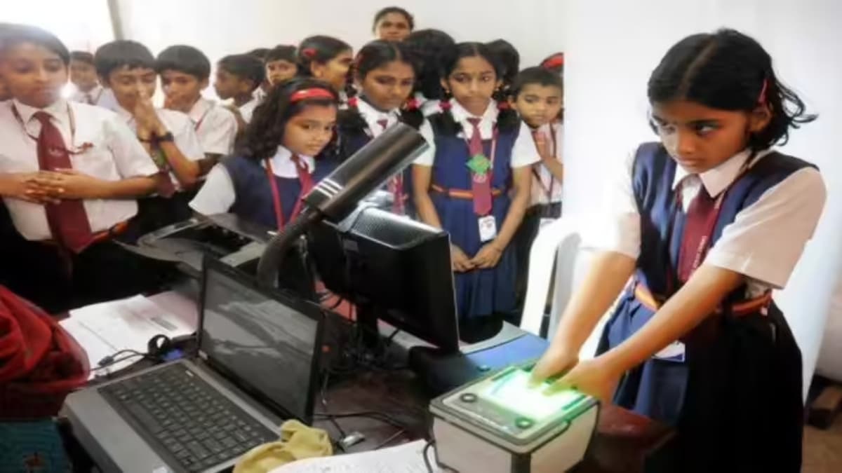 విద్యార్థులకు శుభవార్త.. హైదరాబాద్ జీపీఓ మొబైల్ ఆధార్ సేవలు