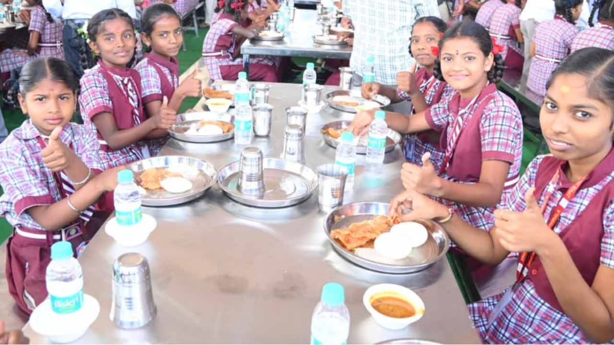 ఈ నెల 15 నుండి పాఠశాలలు, కళాశాలల విద్యార్థులకు పండుగే