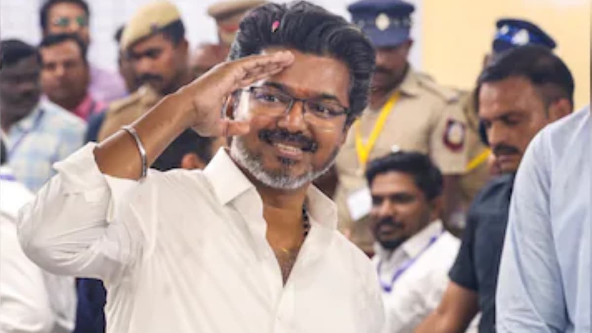 సీఎం విజయ్ కి ప్రశంసల వెల్లువ.. అక్కడ అలా..ఇక్కడ ఇలా