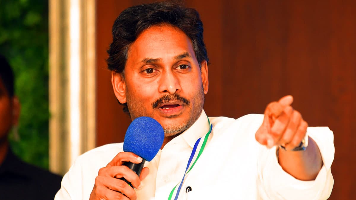వైసీపీలోకి నాటి జెయింట్ కిల్లర్ రీ ఎంట్రీ, అదే బాటలో మాజీ మంత్రి
