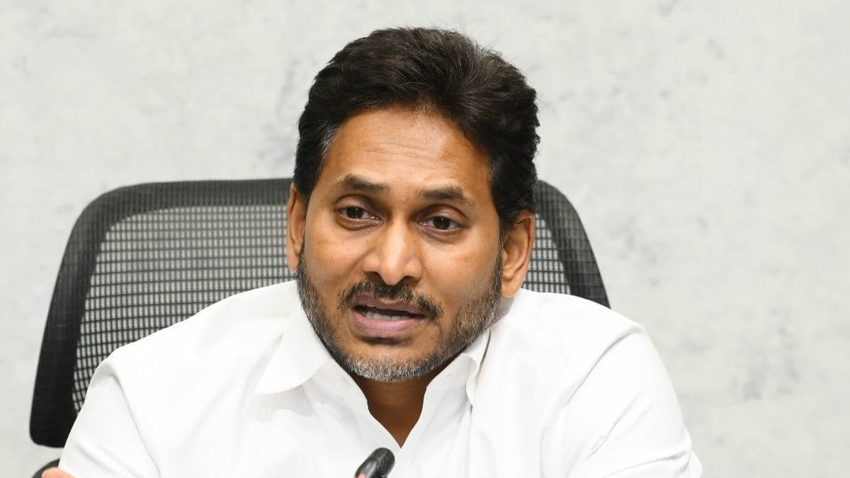 ఎన్నికలు జరిగేది వీటి మధ్యే